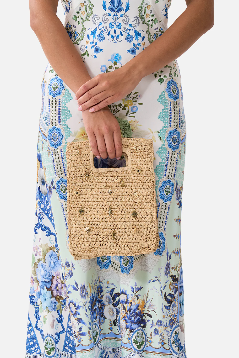 RAFFIA MINI NORTH SOUTH TOTE WITH CHARMS NATURAL - Image 6