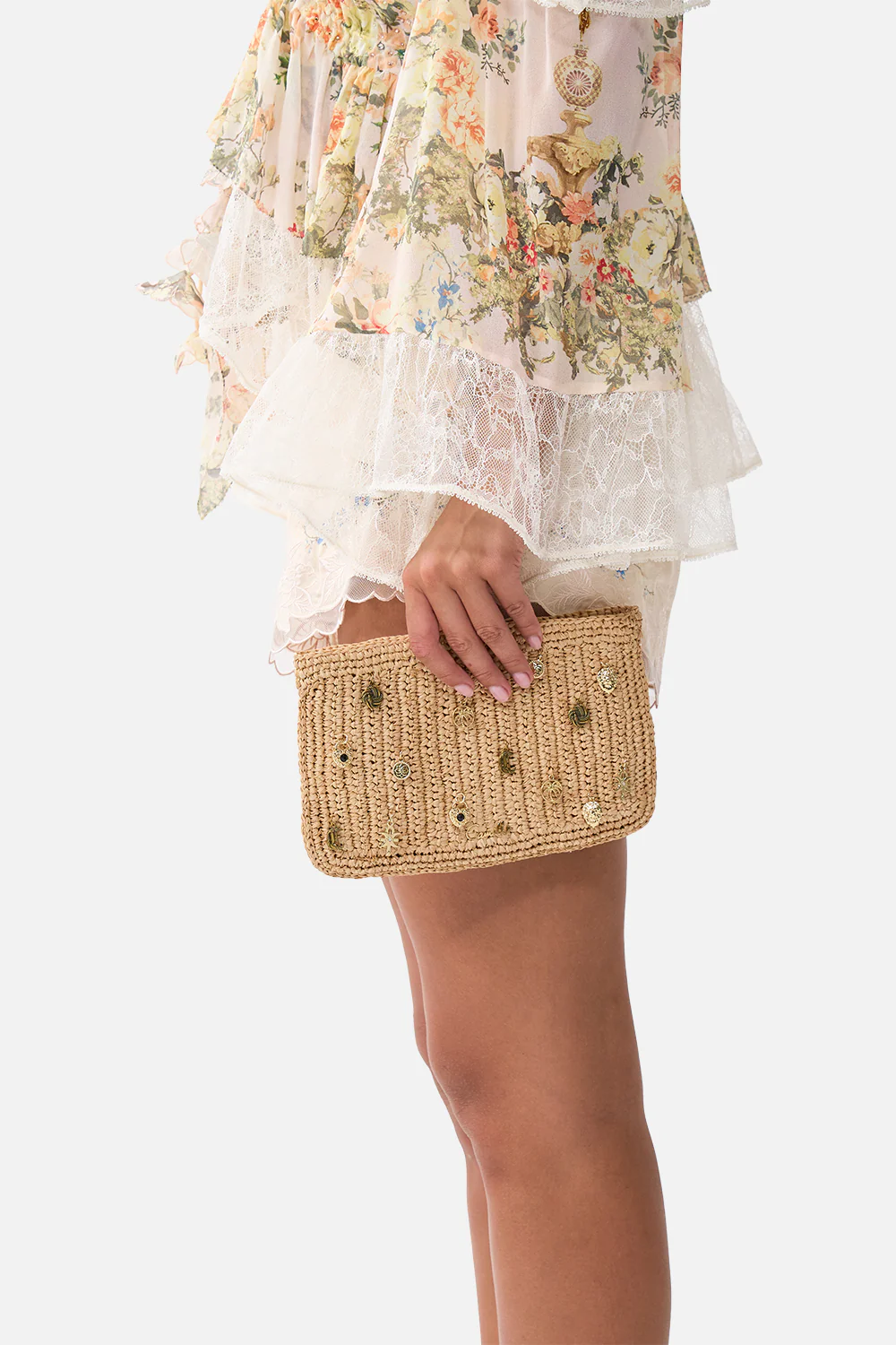 RAFFIA CLUTCH WITH CHARMS NATURAL - Image 5